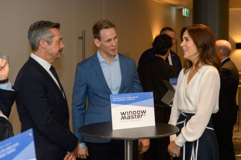 Queen Mary WindowMaster