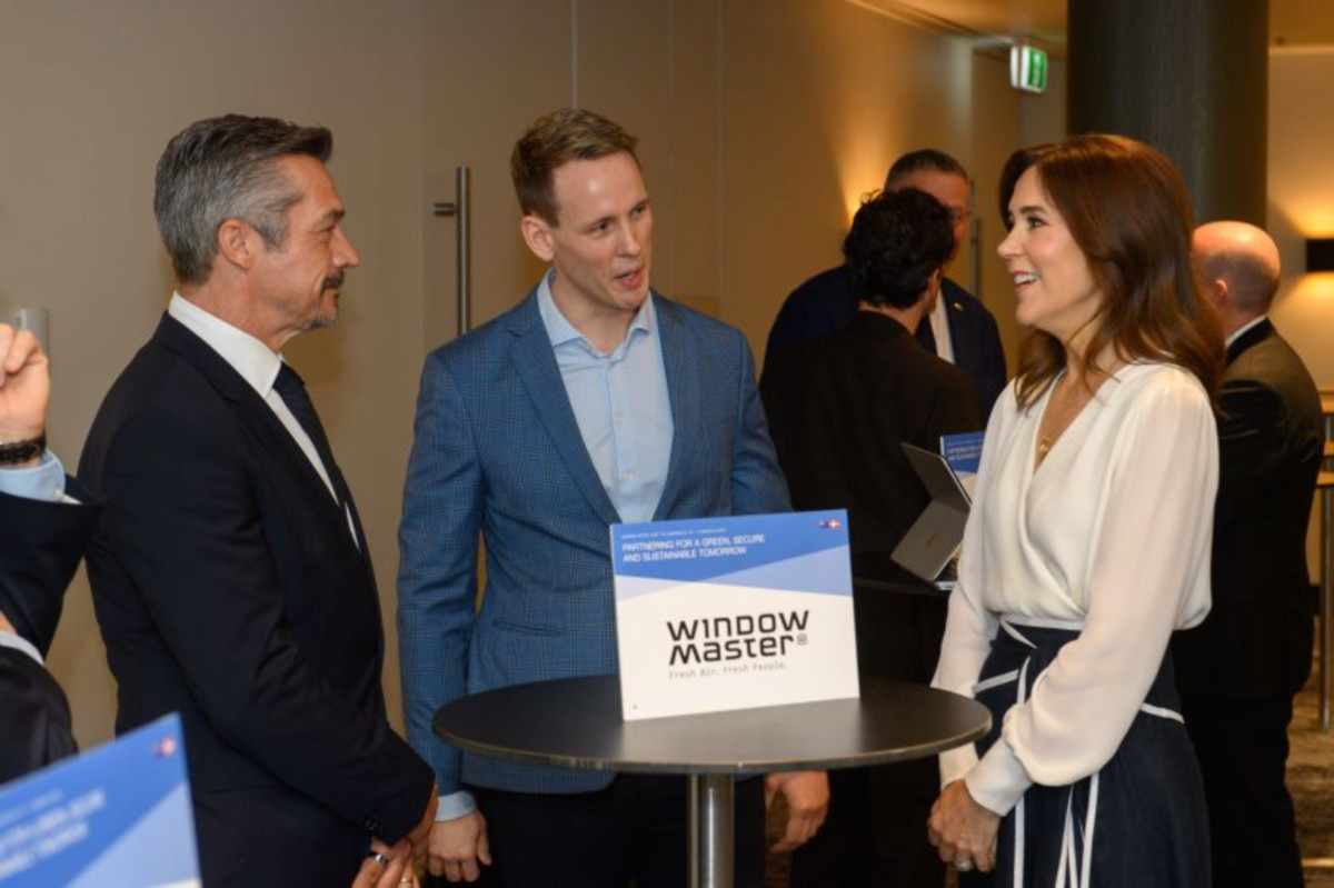 Queen Mary WindowMaster